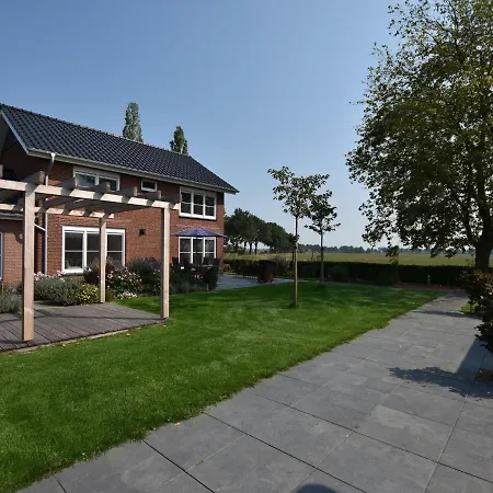 Tranquil Group Retreat In Nature