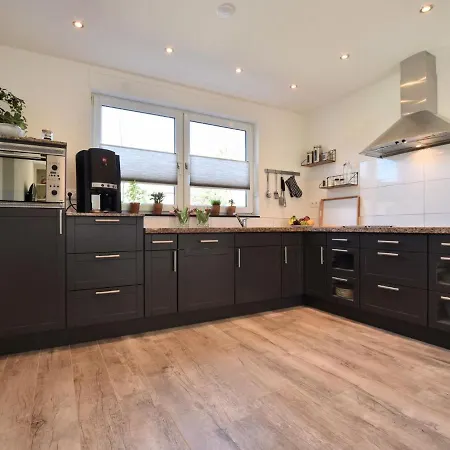 Tranquil Group Retreat In Nature ヴィラ Megchelen